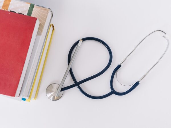 Guida completa alla tesi di medicina: consigli, struttura e revisione
