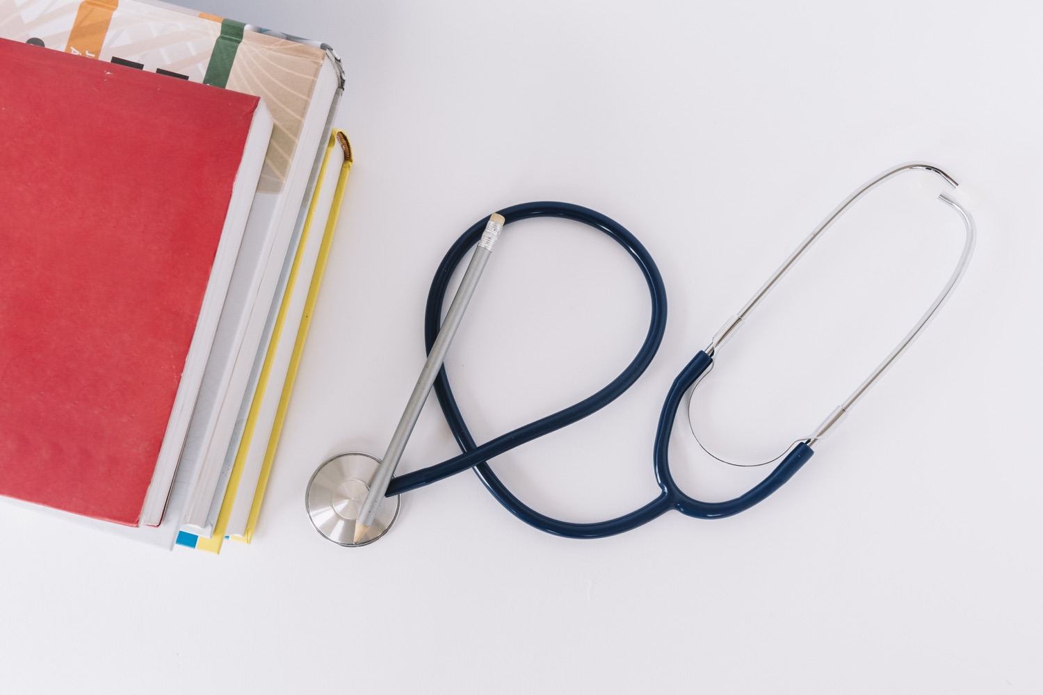 Guida completa alla tesi di medicina: consigli, struttura e revisione